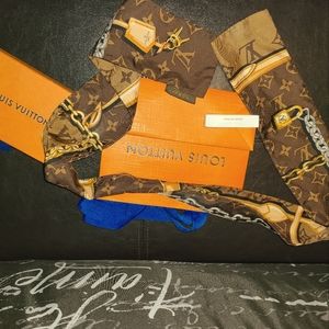 Louis vuitton LV convidential Bandeau twilly scarf.